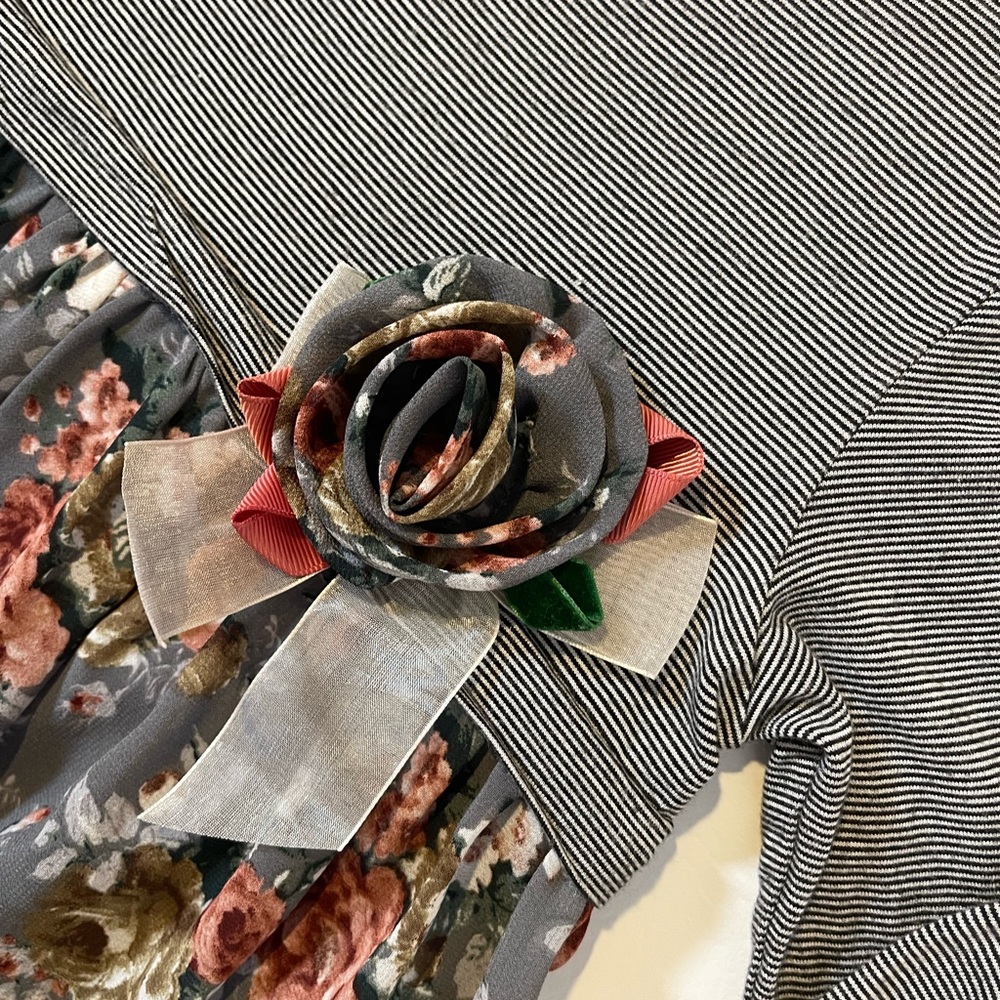 Iris & Ivy Gray Stripe and Floral, Long sleeve Girls Dress. Size 6X. Preloved. - Picture 8 of 10